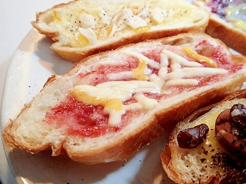 苺ジャムとチーズとレモンのフランスパン